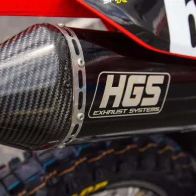 Découvrez la ligne complète BLACK CARBON TITANIUM HGS pour Honda CRF R 250 (2022-2024) sur mtc60.fr. Performance et style au rendez-vous !