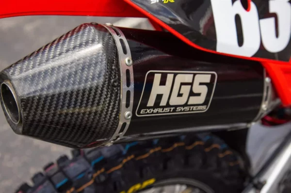 Découvrez la ligne complète BLACK CARBON TITANIUM HGS pour Honda CRF R 250 (2022-2024) sur mtc60.fr. Performance et style au rendez-vous !